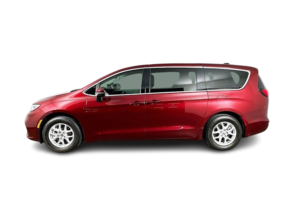 Thumbnail: 2023 Chrysler Pacifica - 3