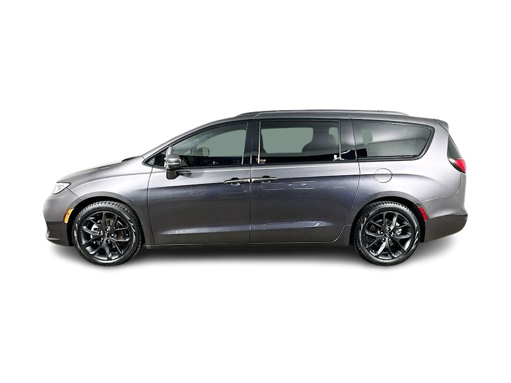 Thumbnail: 2021 Chrysler Pacifica - 3