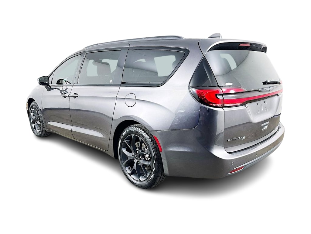 Thumbnail: 2021 Chrysler Pacifica - 4