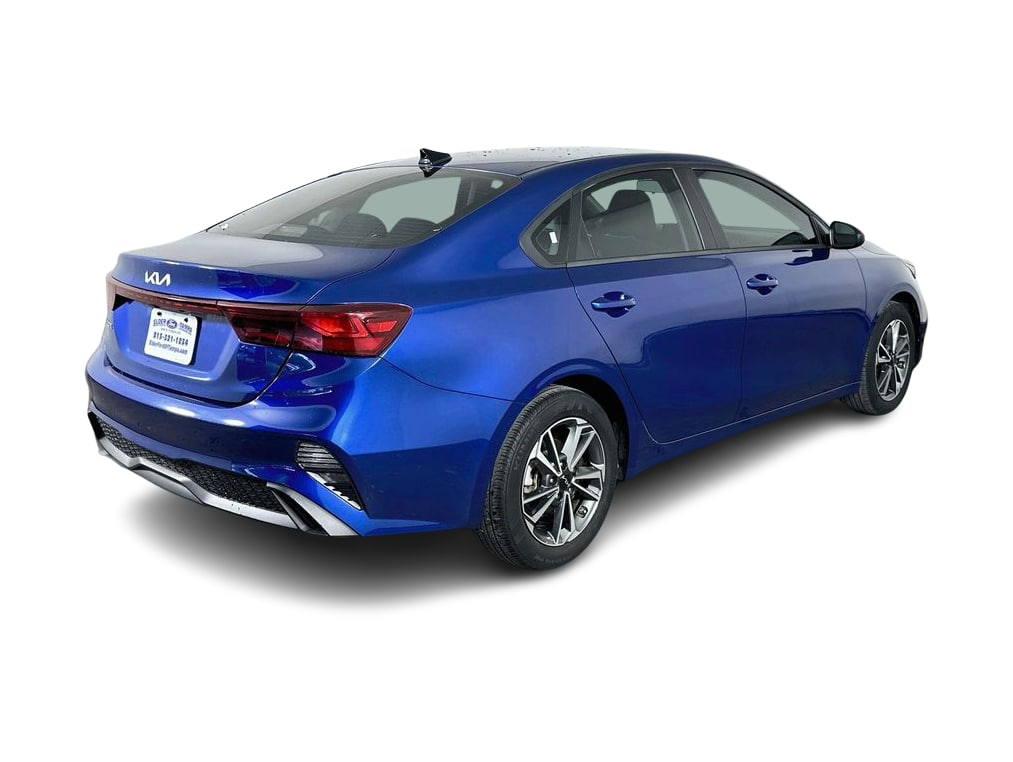 Thumbnail: 2023 Kia Forte - 24
