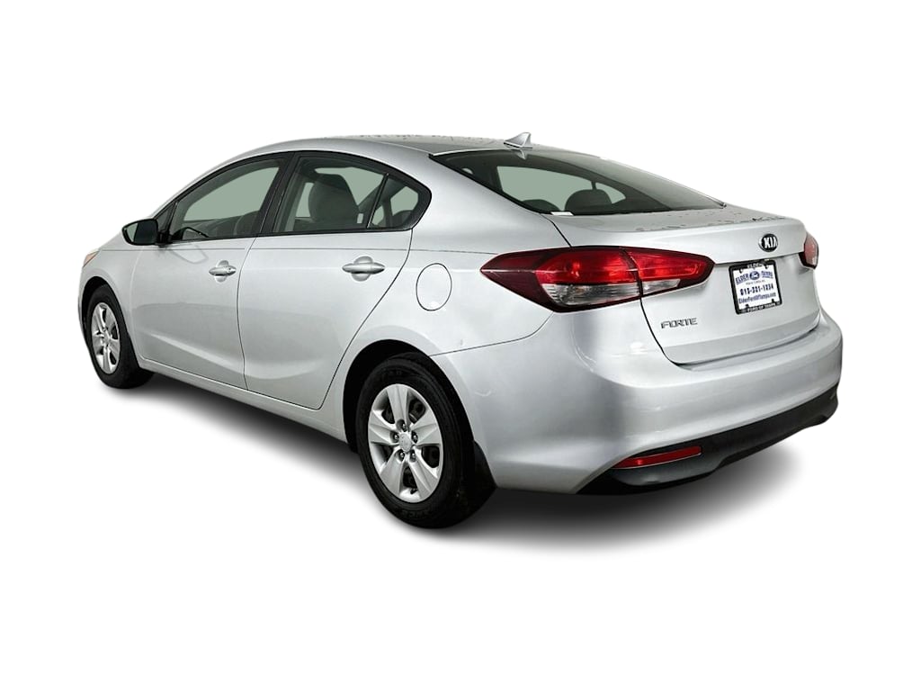 Thumbnail: 2017 Kia Forte - 4