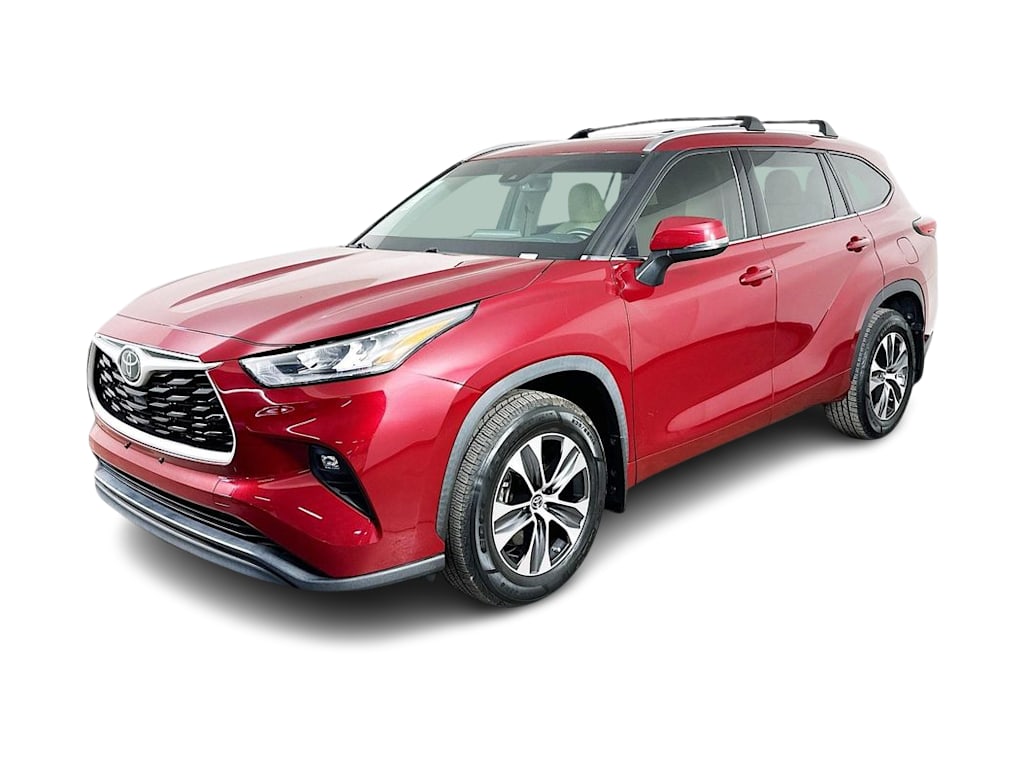 Used 2020 Toyota Highlander XLE with VIN 5TDGZRBH0LS508806 for sale in Hudson, WI