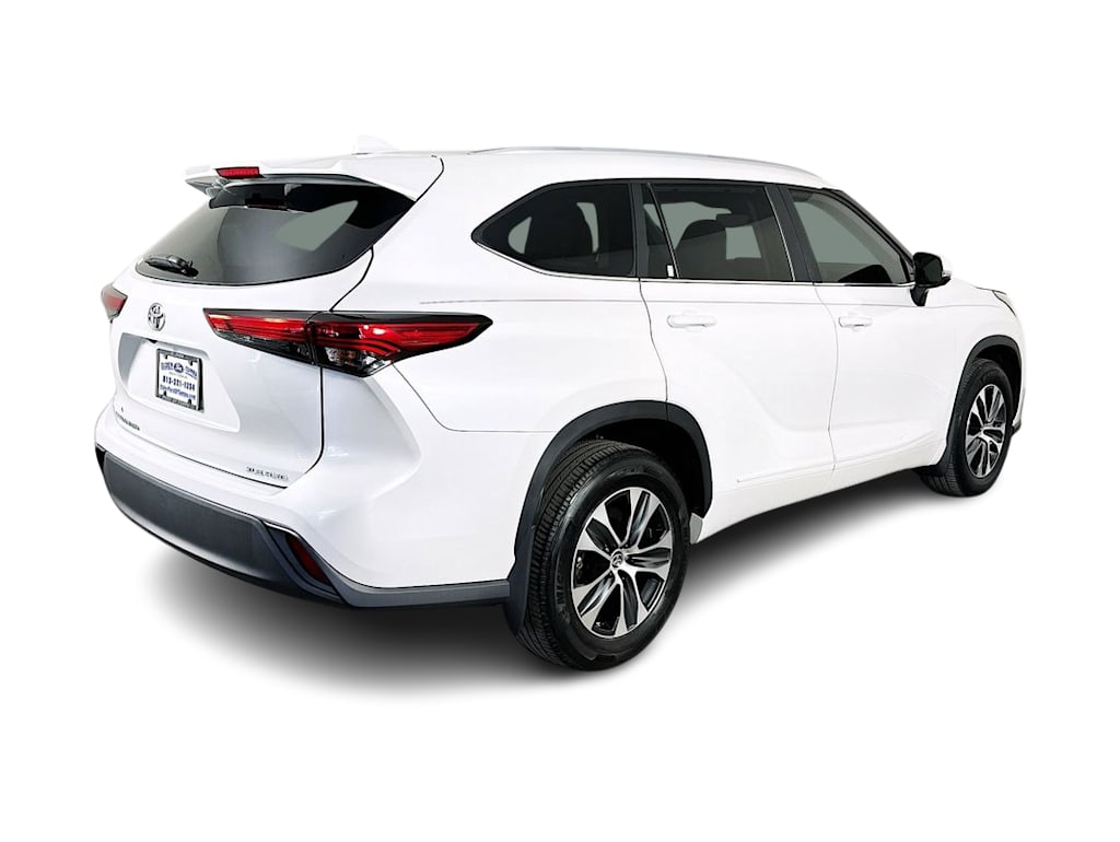 Thumbnail: 2023 Toyota Highlander - 25
