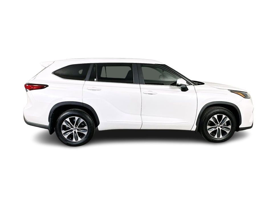 Thumbnail: 2023 Toyota Highlander - 26