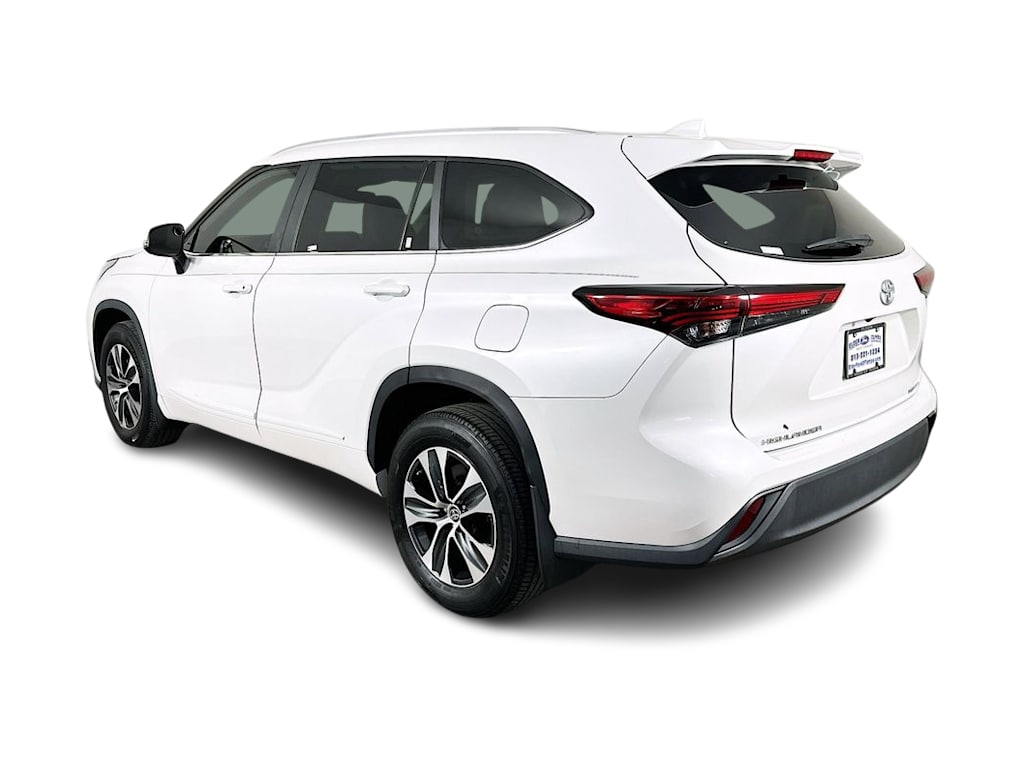 Thumbnail: 2023 Toyota Highlander - 4