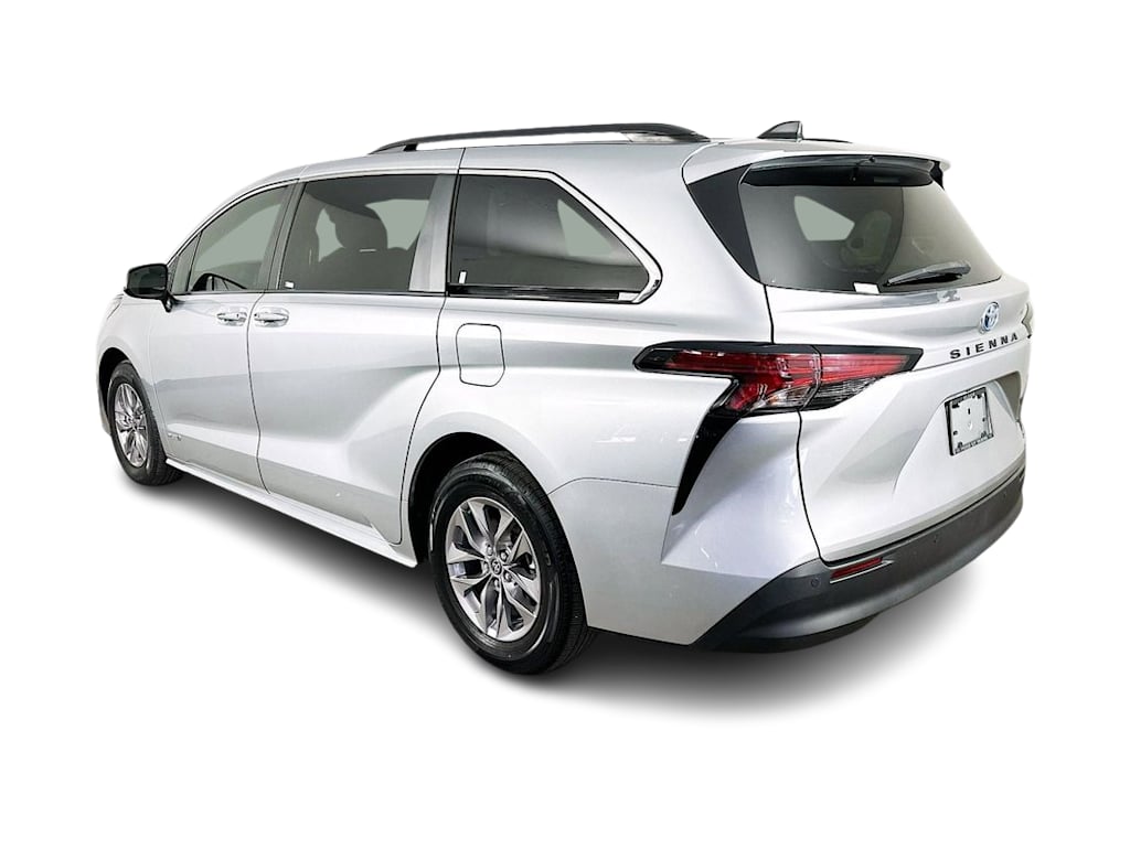 Thumbnail: 2021 Toyota Sienna - 4