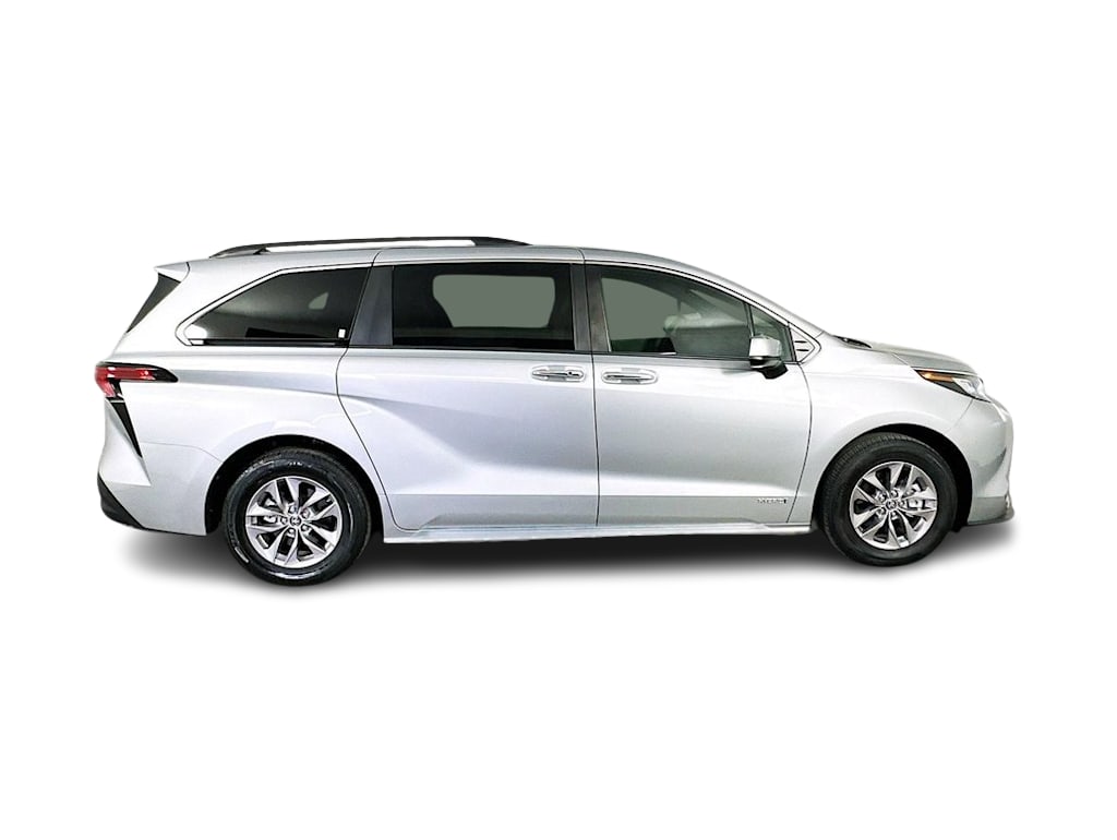 Thumbnail: 2021 Toyota Sienna - 25