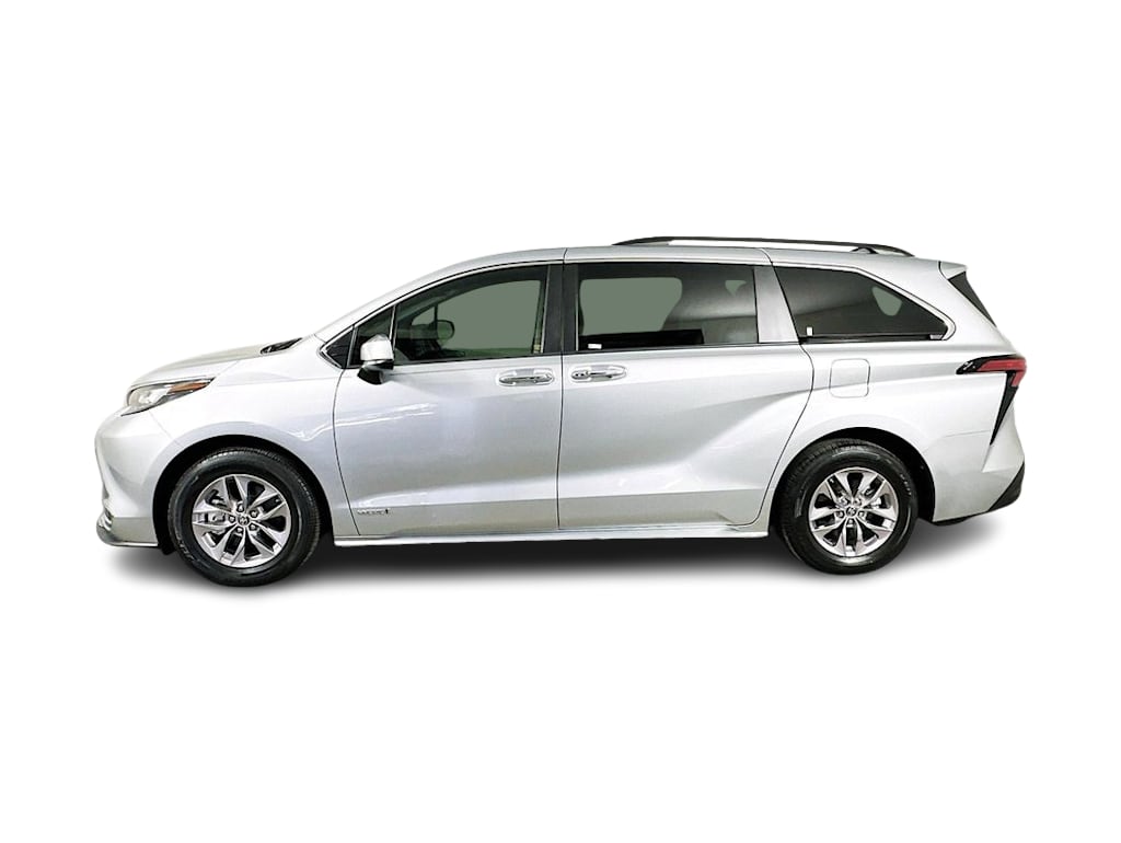Thumbnail: 2021 Toyota Sienna - 3