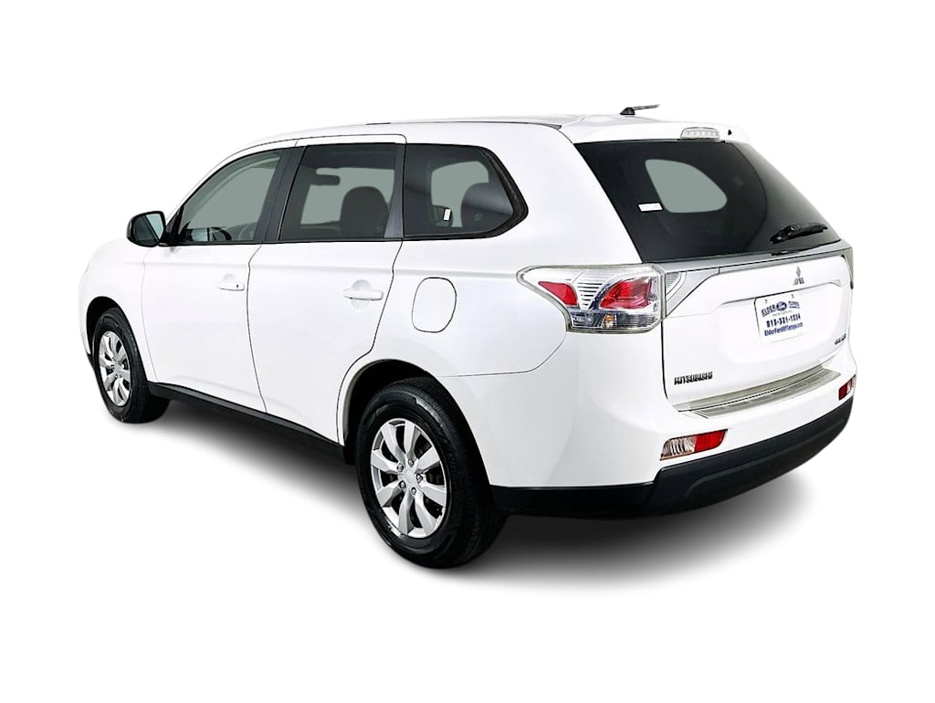 Thumbnail: 2014 Mitsubishi Outlander - 4