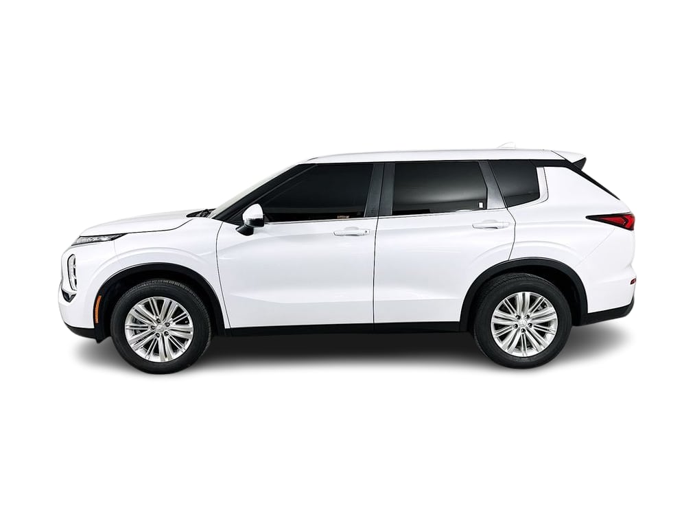 Thumbnail: 2024 Mitsubishi Outlander - 3