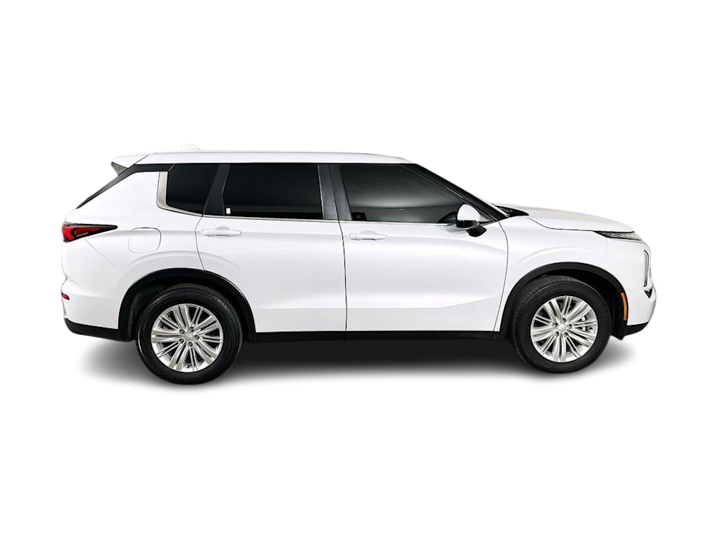 Thumbnail: 2024 Mitsubishi Outlander - 26