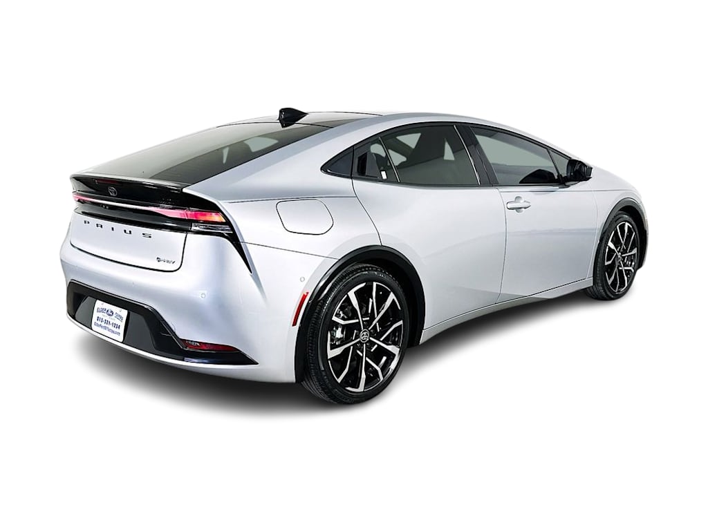 Thumbnail: 2025 Toyota Prius v - 24