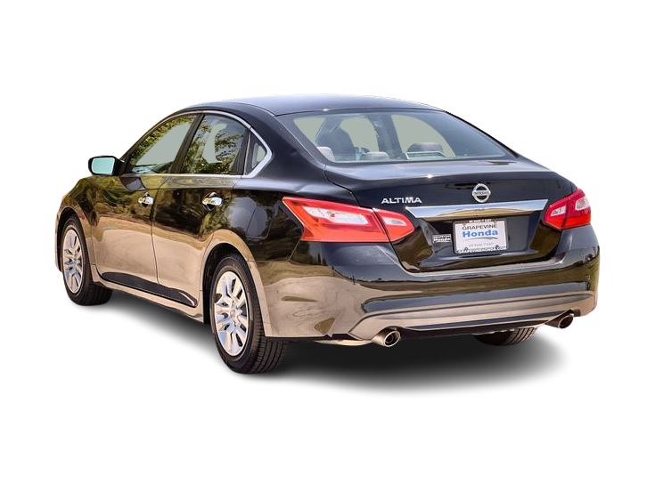 Thumbnail: 2016 Nissan Altima - 4