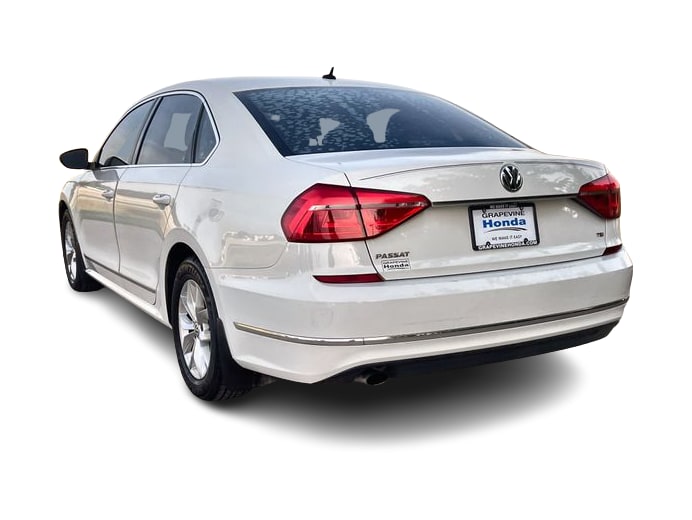 Thumbnail: 2016 Volkswagen Passat - 4