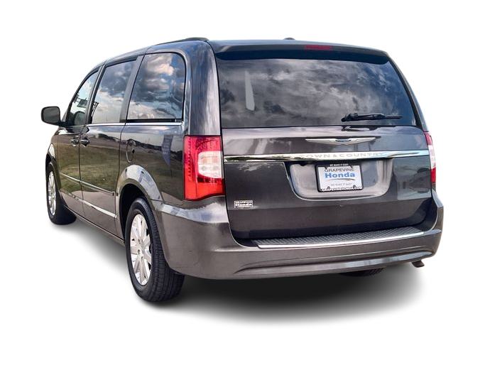Thumbnail: 2015 Chrysler Town & Country - 4