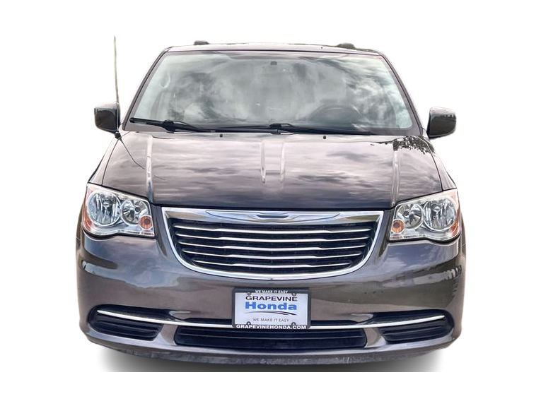 Thumbnail: 2015 Chrysler Town & Country - 6