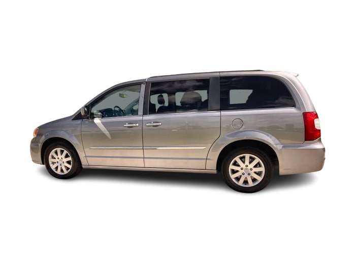 Thumbnail: 2015 Chrysler Town & Country - 3