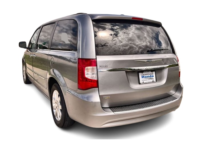 Thumbnail: 2015 Chrysler Town & Country - 4