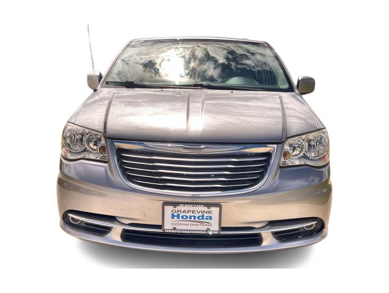 Thumbnail: 2015 Chrysler Town & Country - 6
