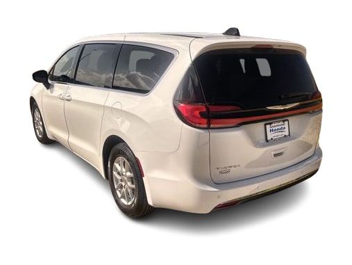 Thumbnail: 2023 Chrysler Pacifica - 4