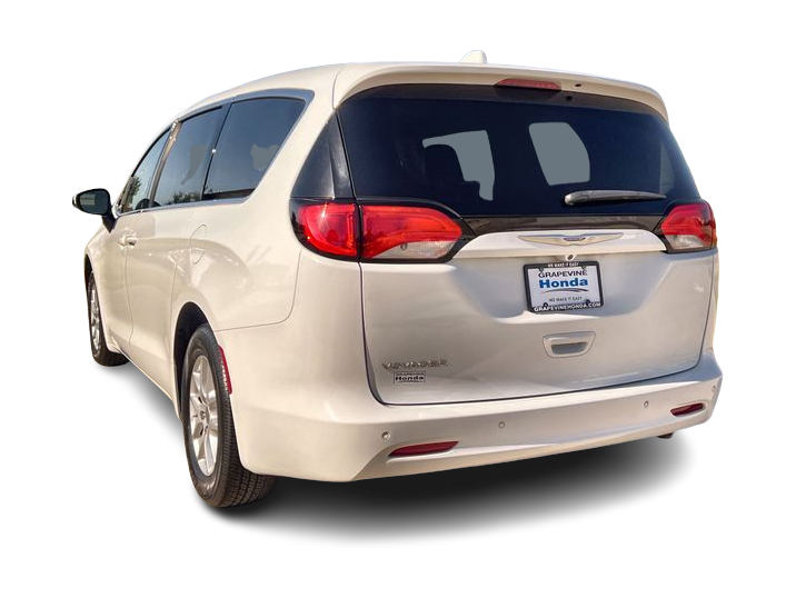Thumbnail: 2020 Chrysler Voyager - 4
