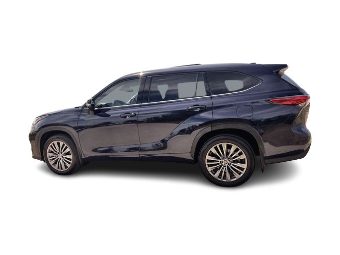Thumbnail: 2022 Toyota Highlander - 3