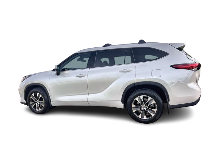 Thumbnail: 2022 Toyota Highlander - 3