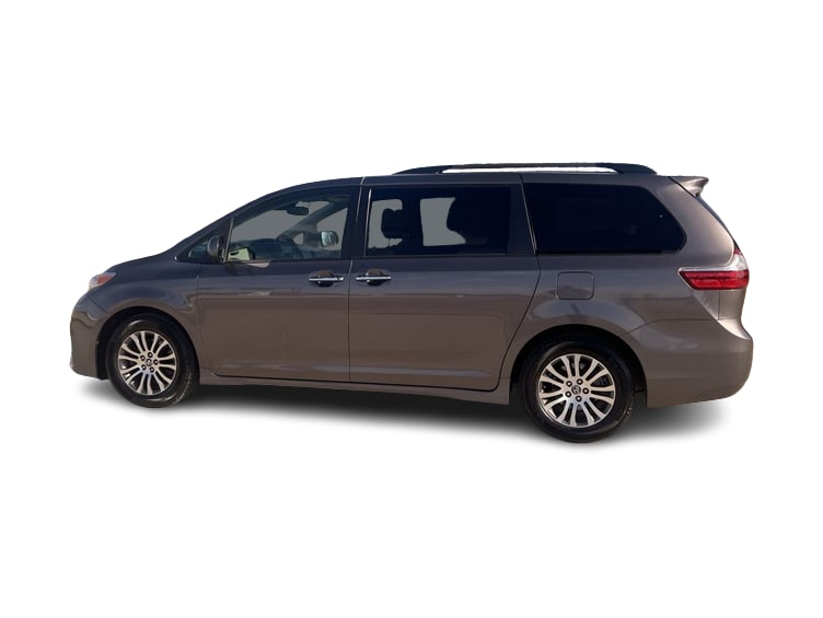 2019 Toyota Sienna XLE 3