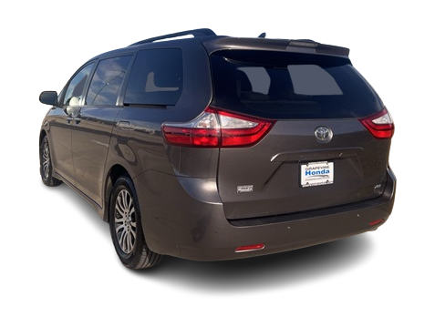 2019 Toyota Sienna XLE 4