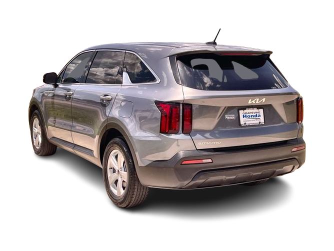 Thumbnail: 2023 Kia Sorento - 4