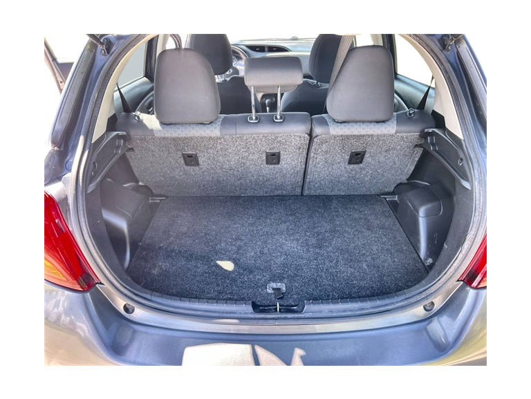 2016 Toyota Yaris LE 17