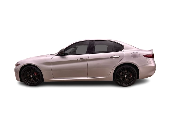 Thumbnail: 2020 Alfa Romeo Giulia - 3