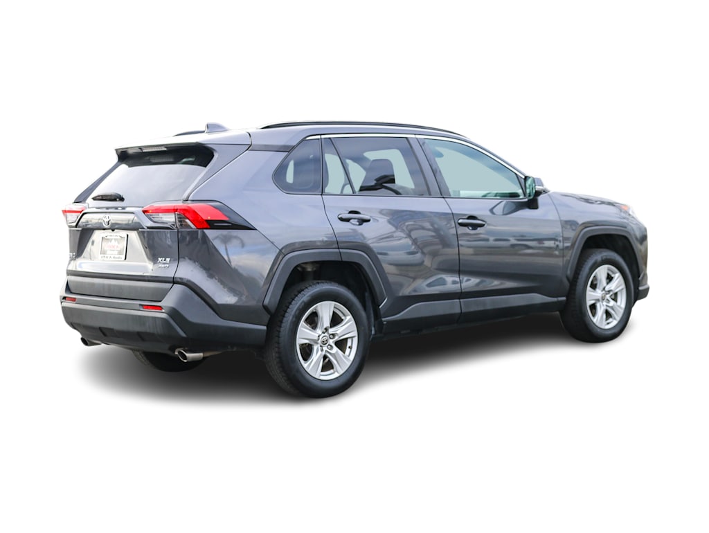 2021 Toyota RAV4 XLE 24