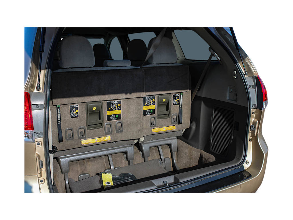 Thumbnail: 2013 Toyota Sienna - 15