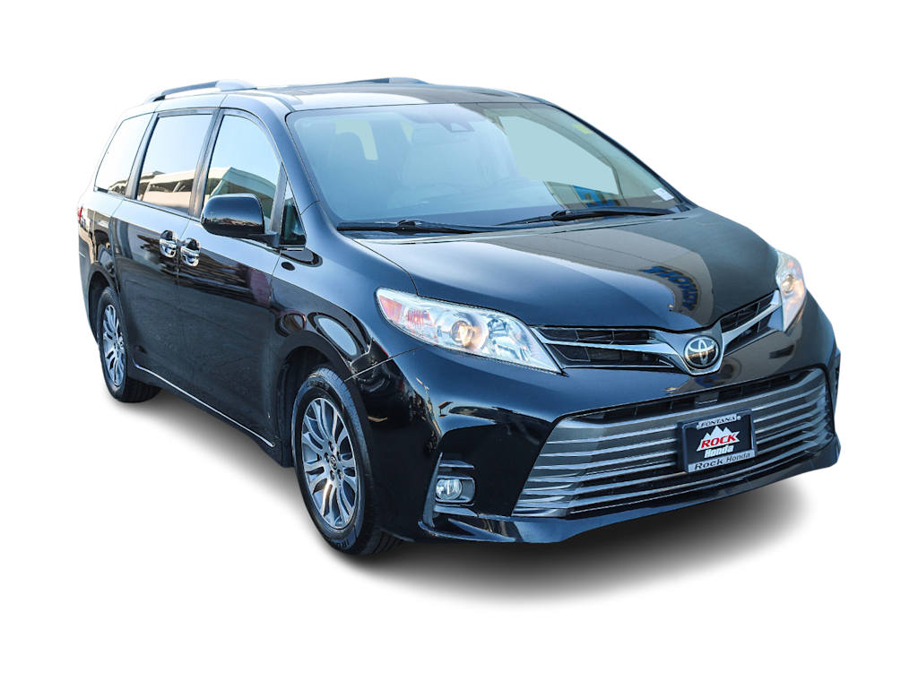 2020 Toyota Sienna XLE 19