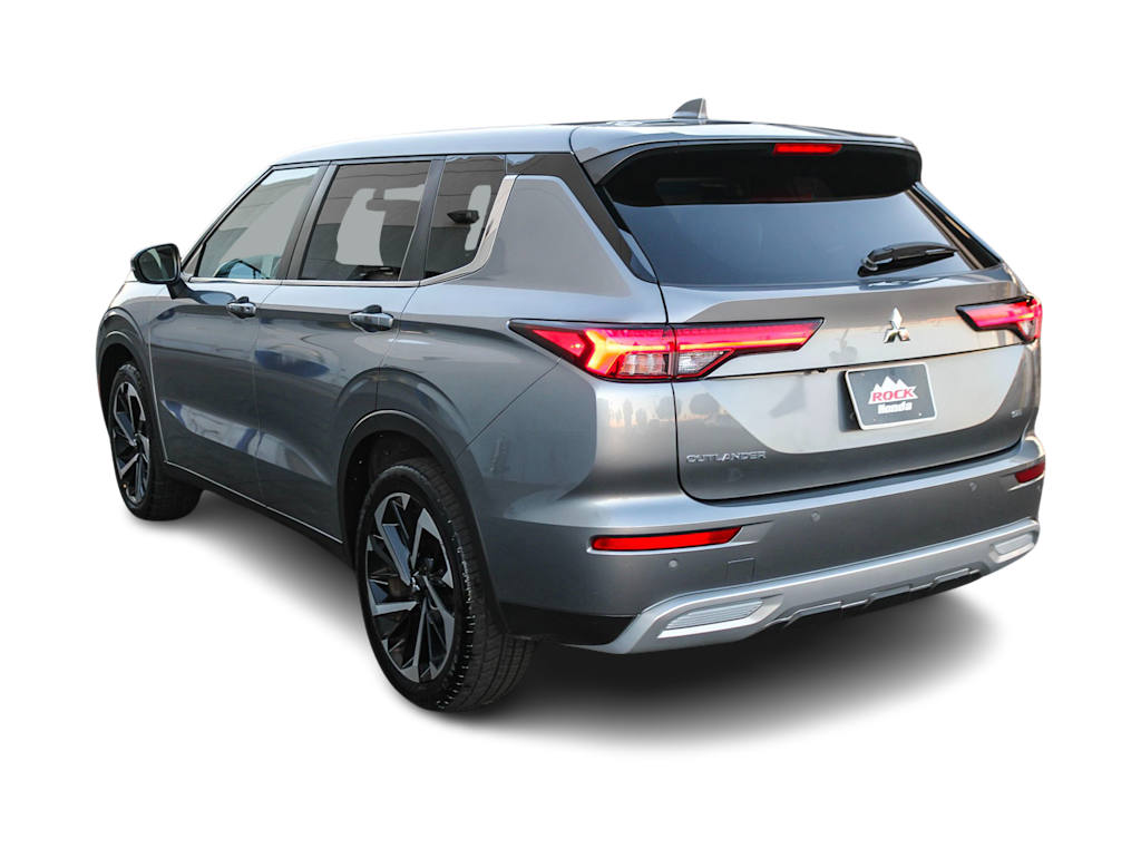 2023 Mitsubishi Outlander SE 3