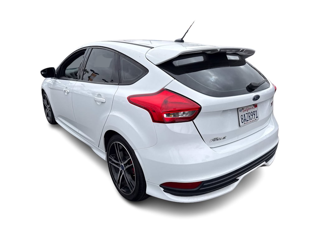 Thumbnail: 2017 Ford Focus - 20
