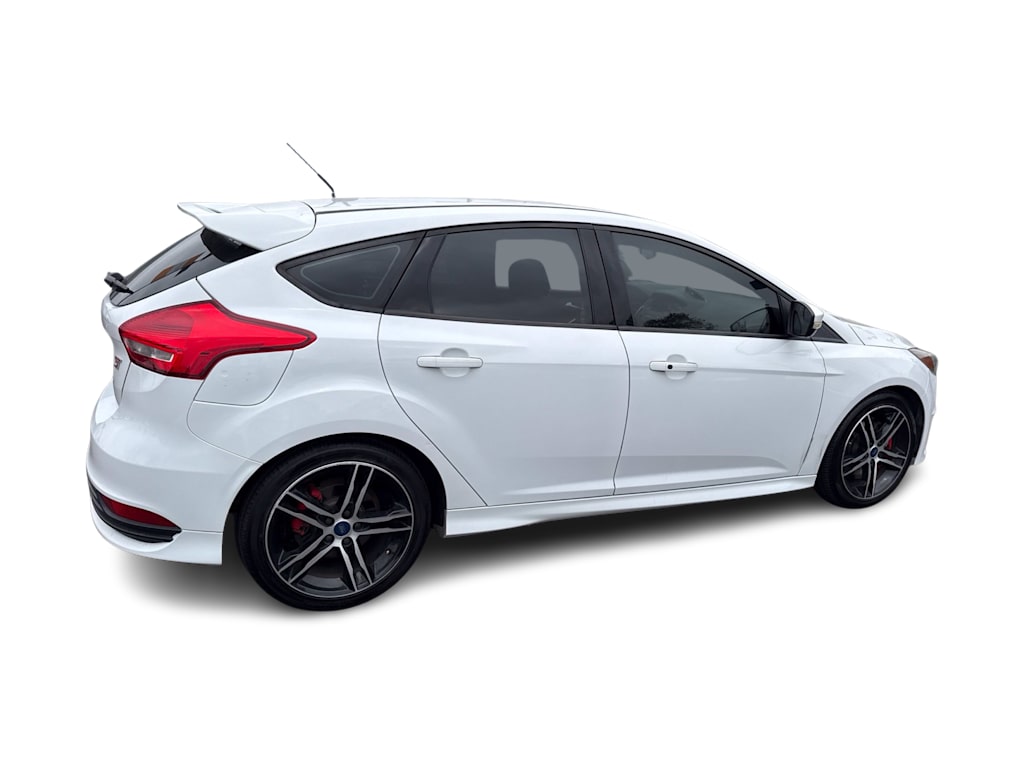 Thumbnail: 2017 Ford Focus - 13