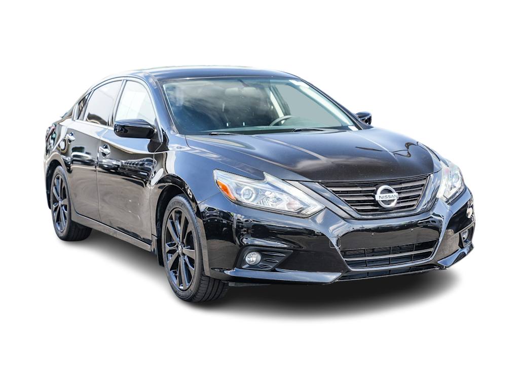 Thumbnail: 2017 Nissan Altima - 16