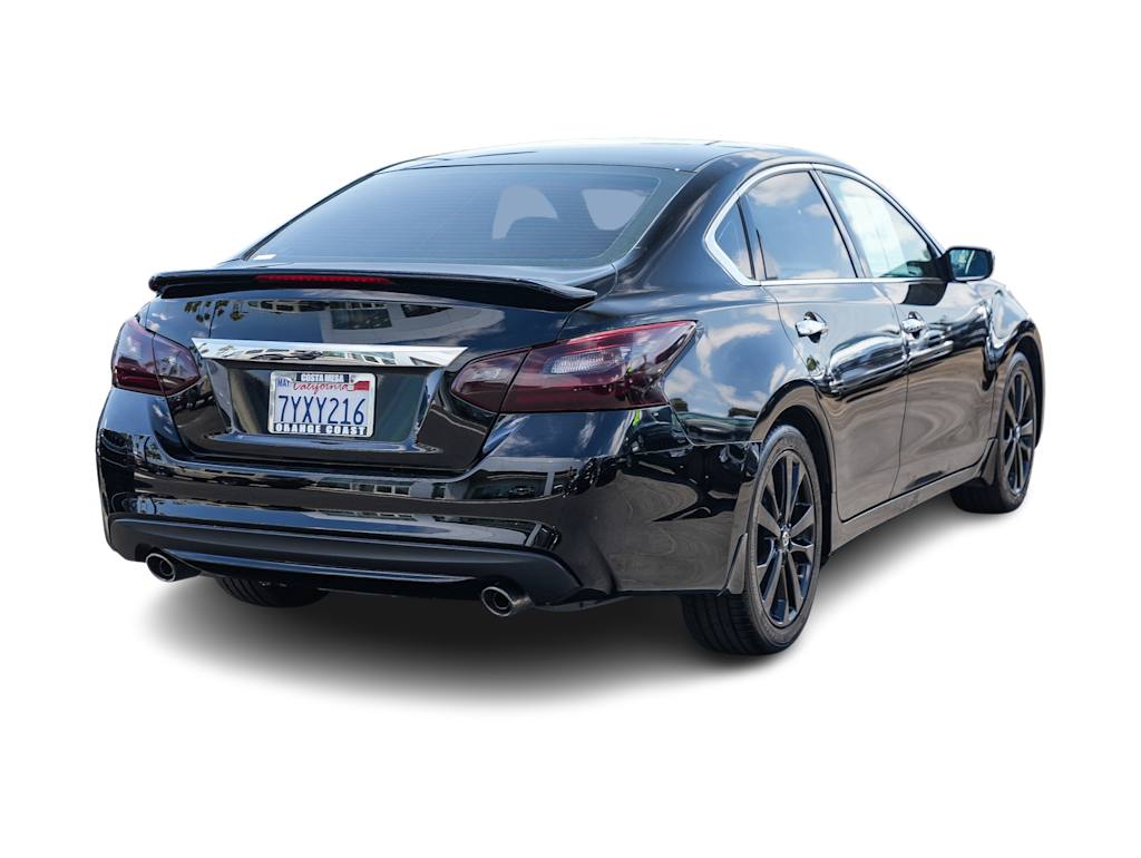 Thumbnail: 2017 Nissan Altima - 17