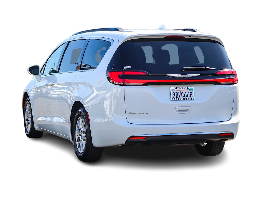 Thumbnail: 2022 Chrysler Pacifica - 3