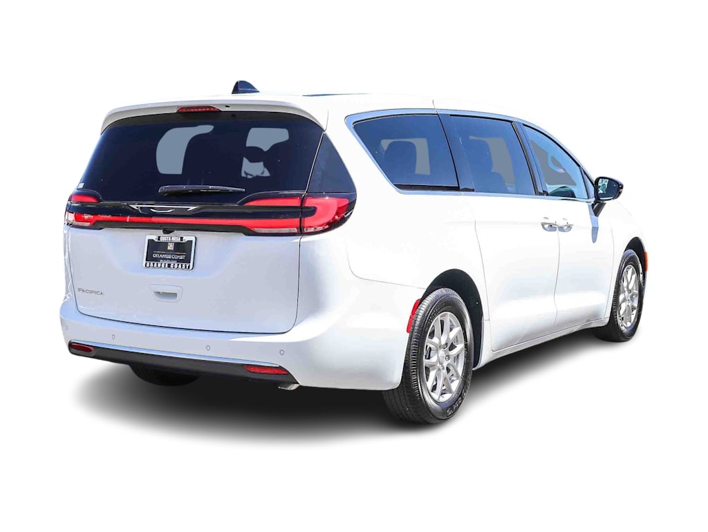 Thumbnail: 2027 Chrysler Pacifica - 17