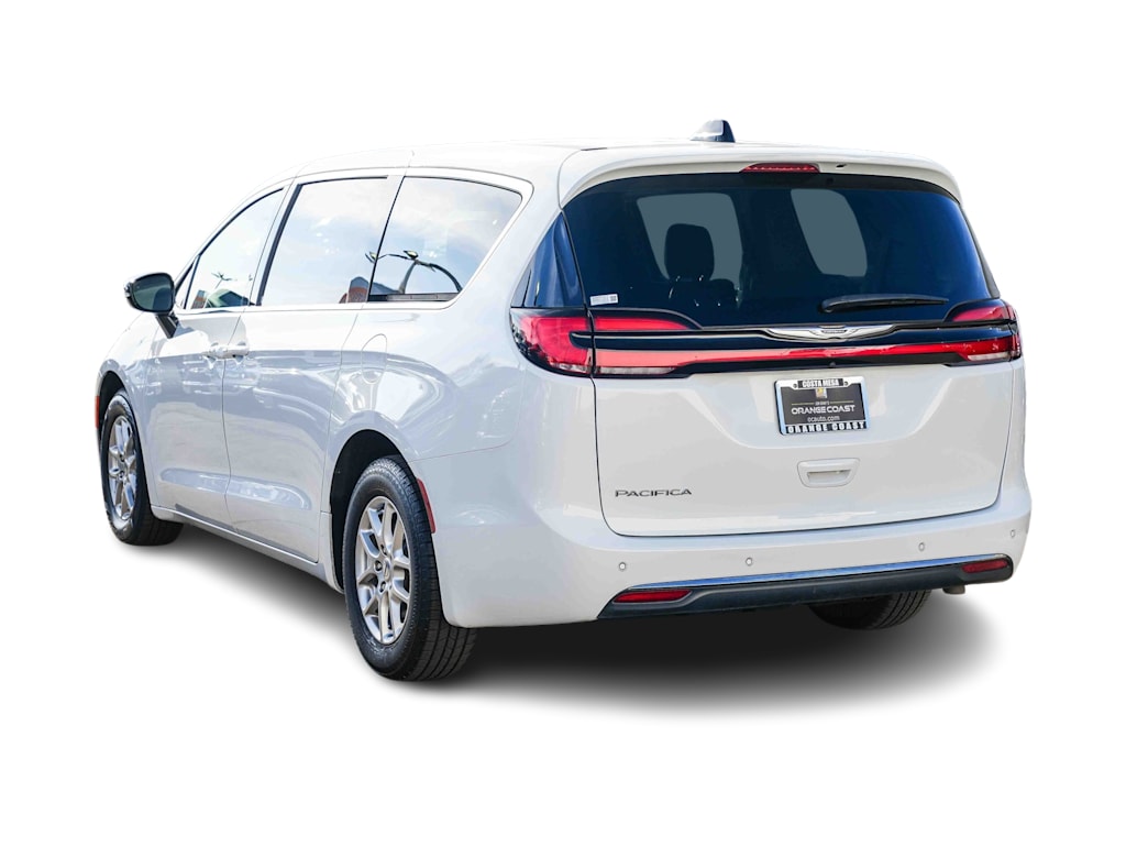 Thumbnail: 2024 Chrysler Pacifica - 3