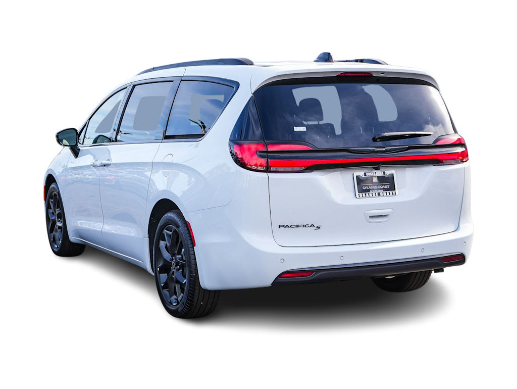 Thumbnail: 2026 Chrysler Pacifica - 3