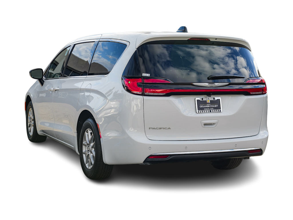Thumbnail: 2026 Chrysler Pacifica - 3
