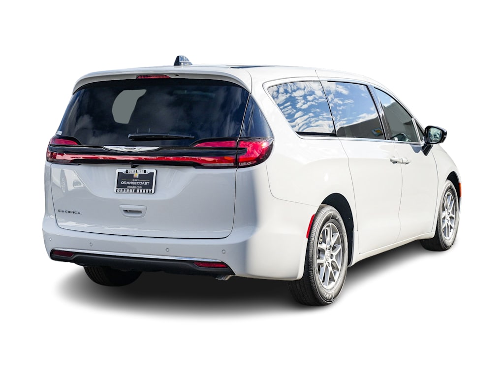 Thumbnail: 2026 Chrysler Pacifica - 16