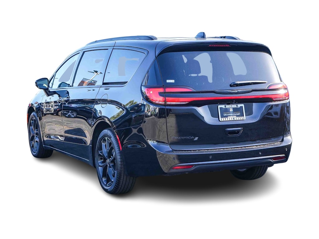 Thumbnail: 2026 Chrysler Pacifica - 3