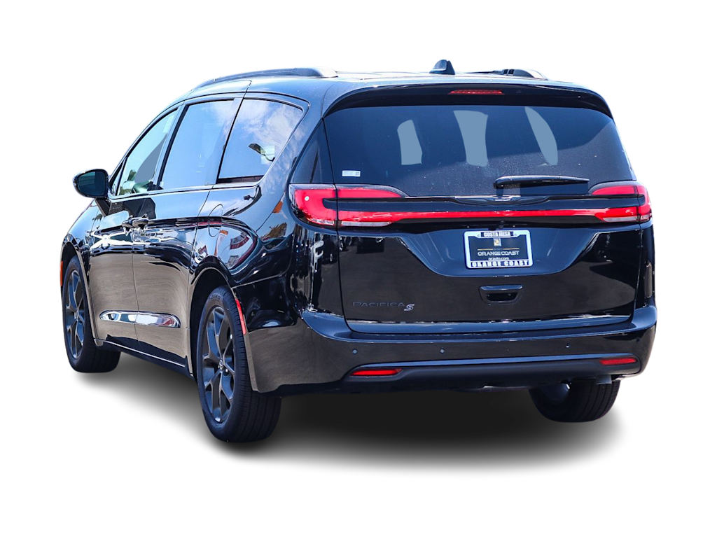 Thumbnail: 2026 Chrysler Pacifica - 3