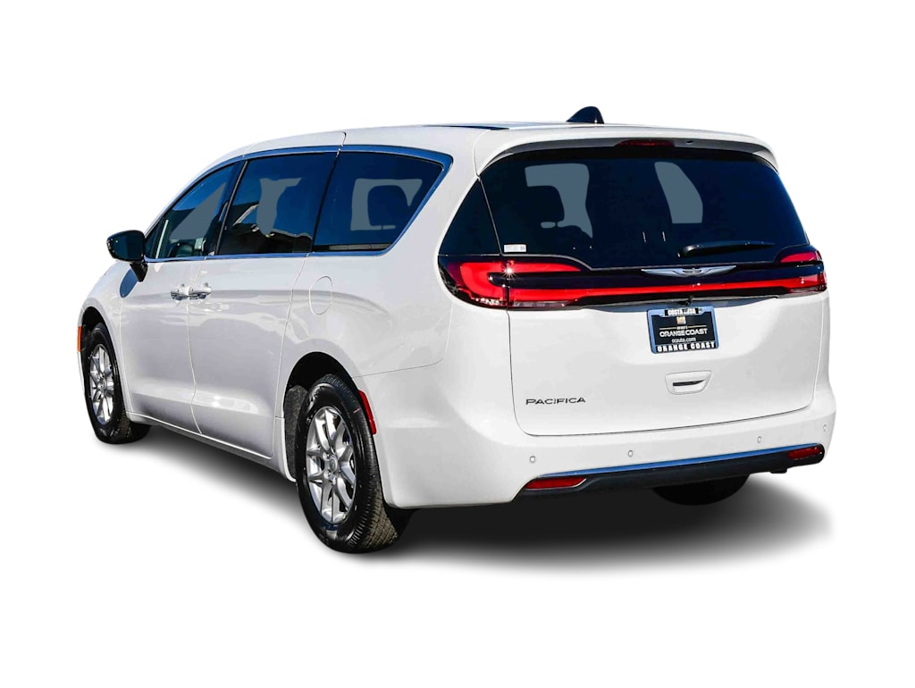 Thumbnail: 2026 Chrysler Pacifica - 3