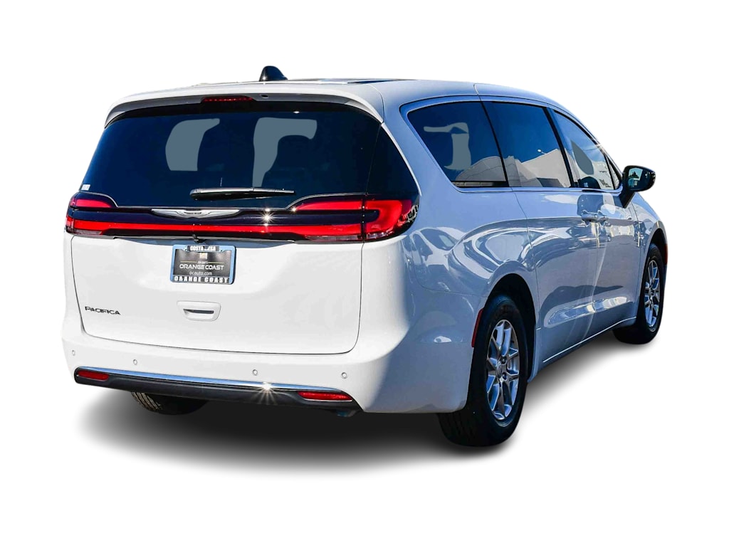 Thumbnail: 2026 Chrysler Pacifica - 17
